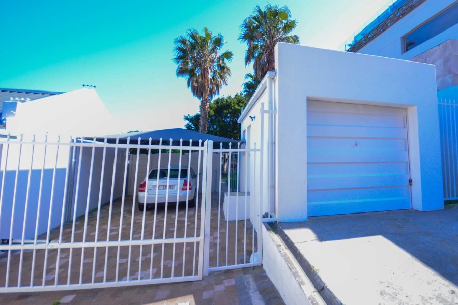 To Let 1 Bedroom Property for Rent in Camps Bay Western Cape